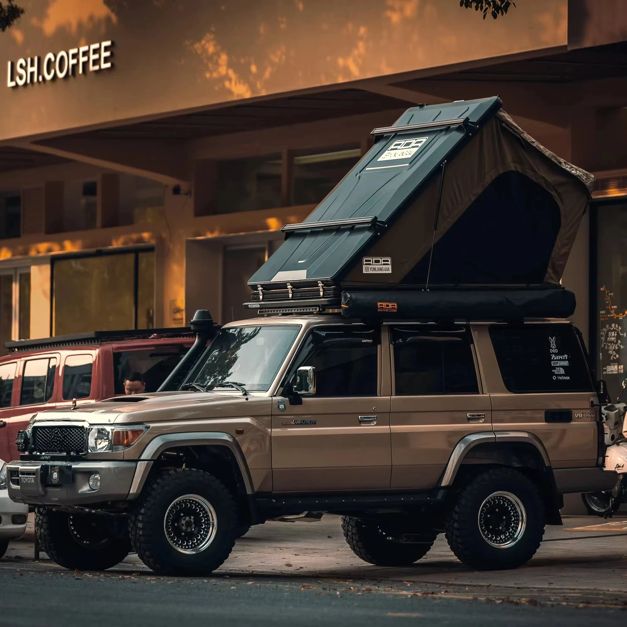 OVERLAND 4x4 Good Ventilation Roofrack Slim Triangle Hard Shell Aluminum Quick Setup Camping Car Tent Rooftop Tent