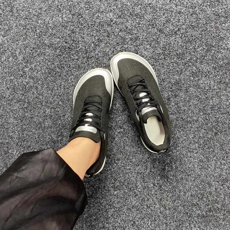 

Large Size Wide Sole Lightweight Mesh Casual Shoes Black and Silver Stripe Thick Soles Anti-Slip Comfortable Sports Shoes for Me