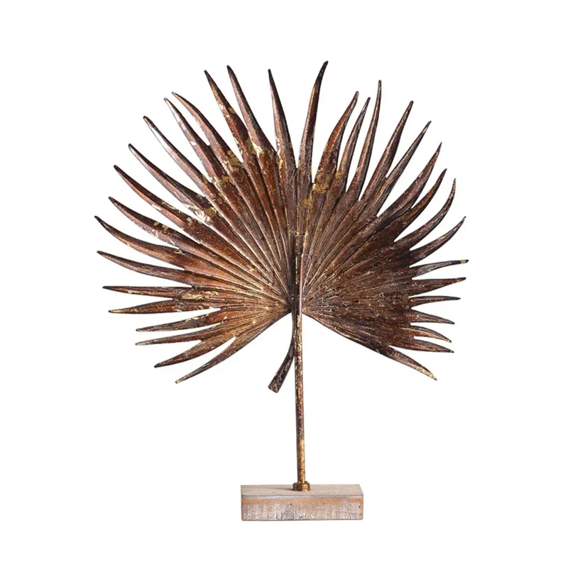

Retro simulation old wrought iron ornament palm leaves, pukui shape light luxury desktop decoration
