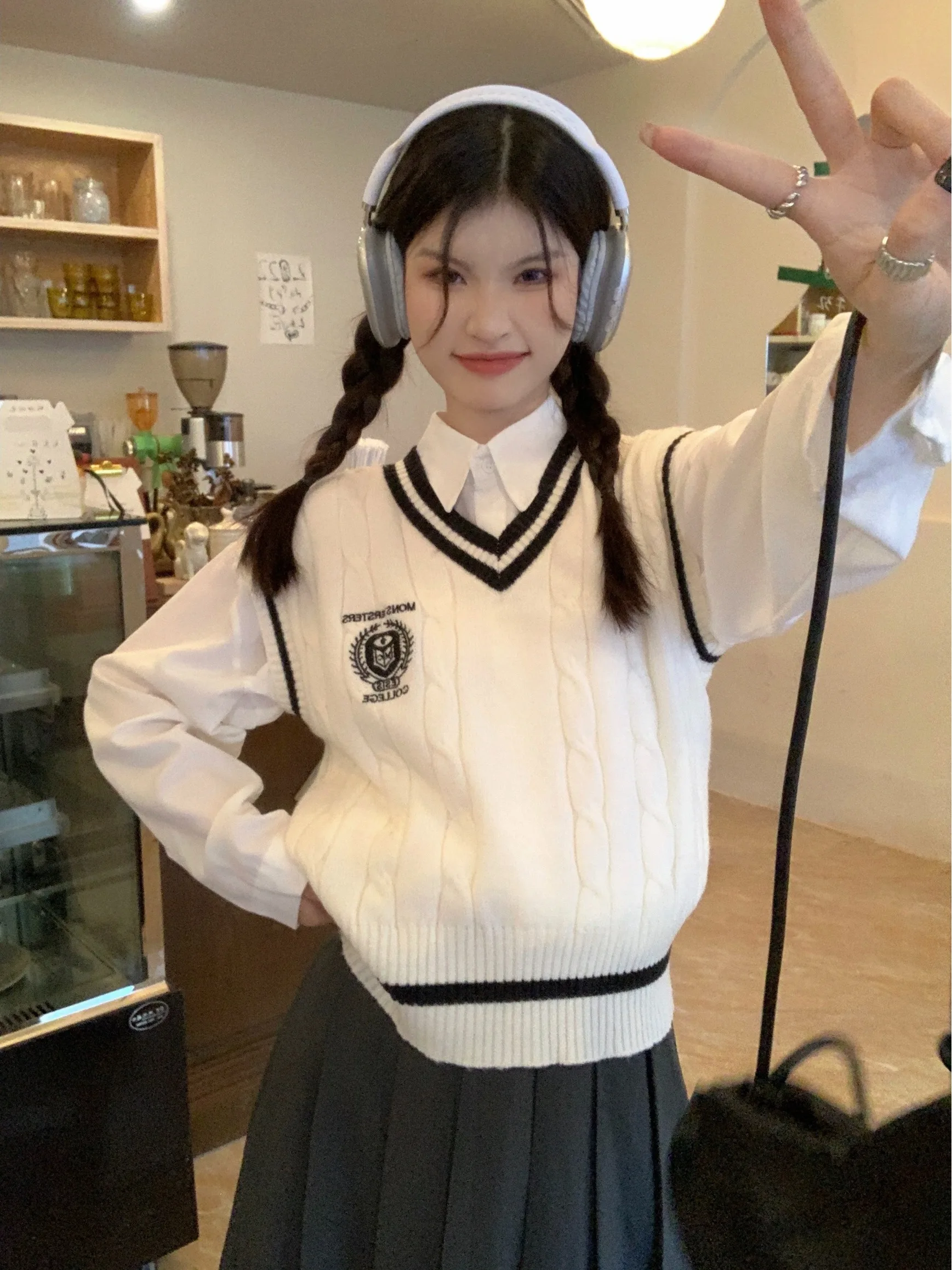 

Women's Knitted Vest Top V-Ne Svel Outerwear College Sle Early Autumn 2025 New White Color Blo Layering irt