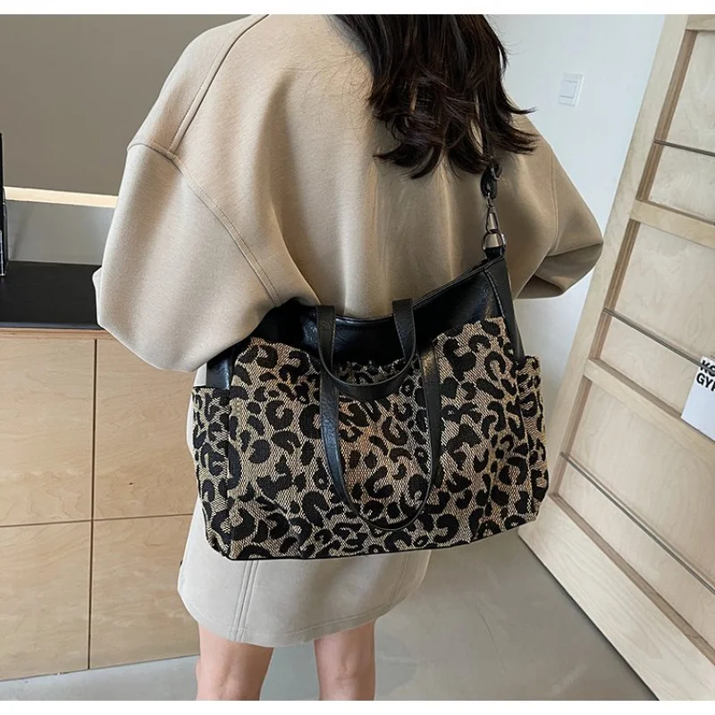 

Elegant Shoulder Bag Crafted From Soft Leather For Ladies, Popular Style By Famous Designer With Roomy Compartments