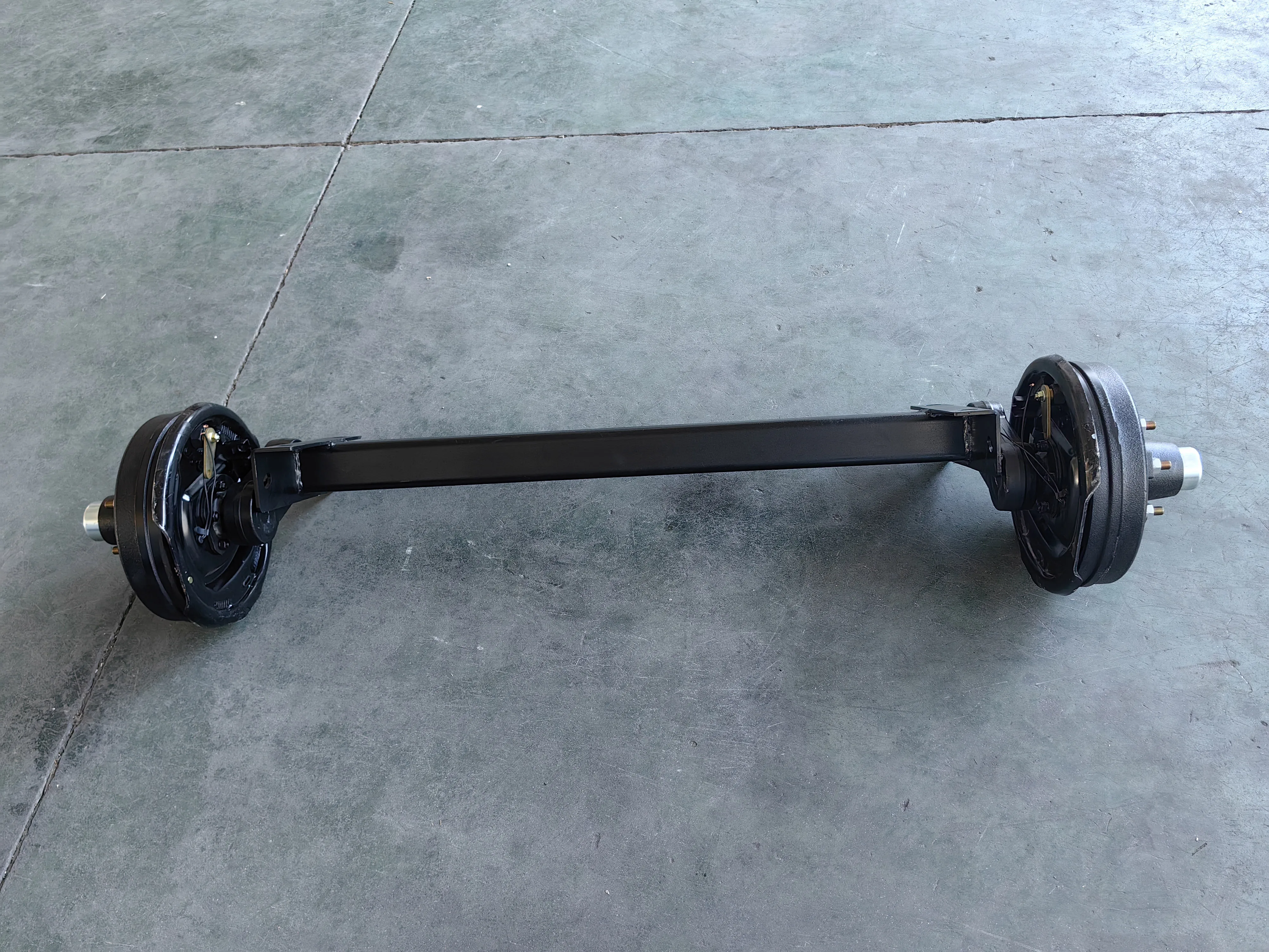 2025 محور مقطورة عالي الجودة مع عجلة للمقطورة الزراعية الموردة في الصين