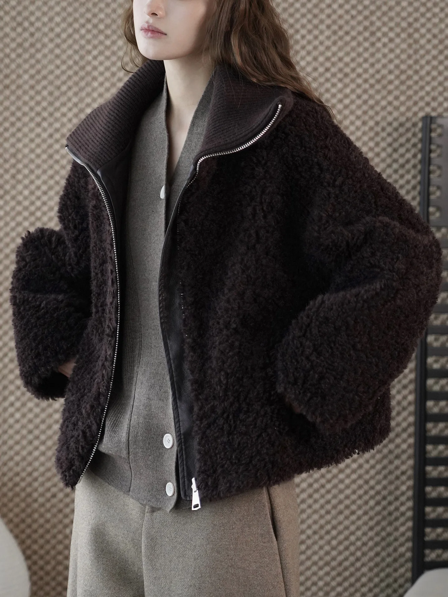 سترة شتوية كورية جديدة بتصميم كسول كلاسيكي من القطيفة بياقة واقفة نصف سحاب من صوف الضأن سترة دافئة فضفاضة للنساء