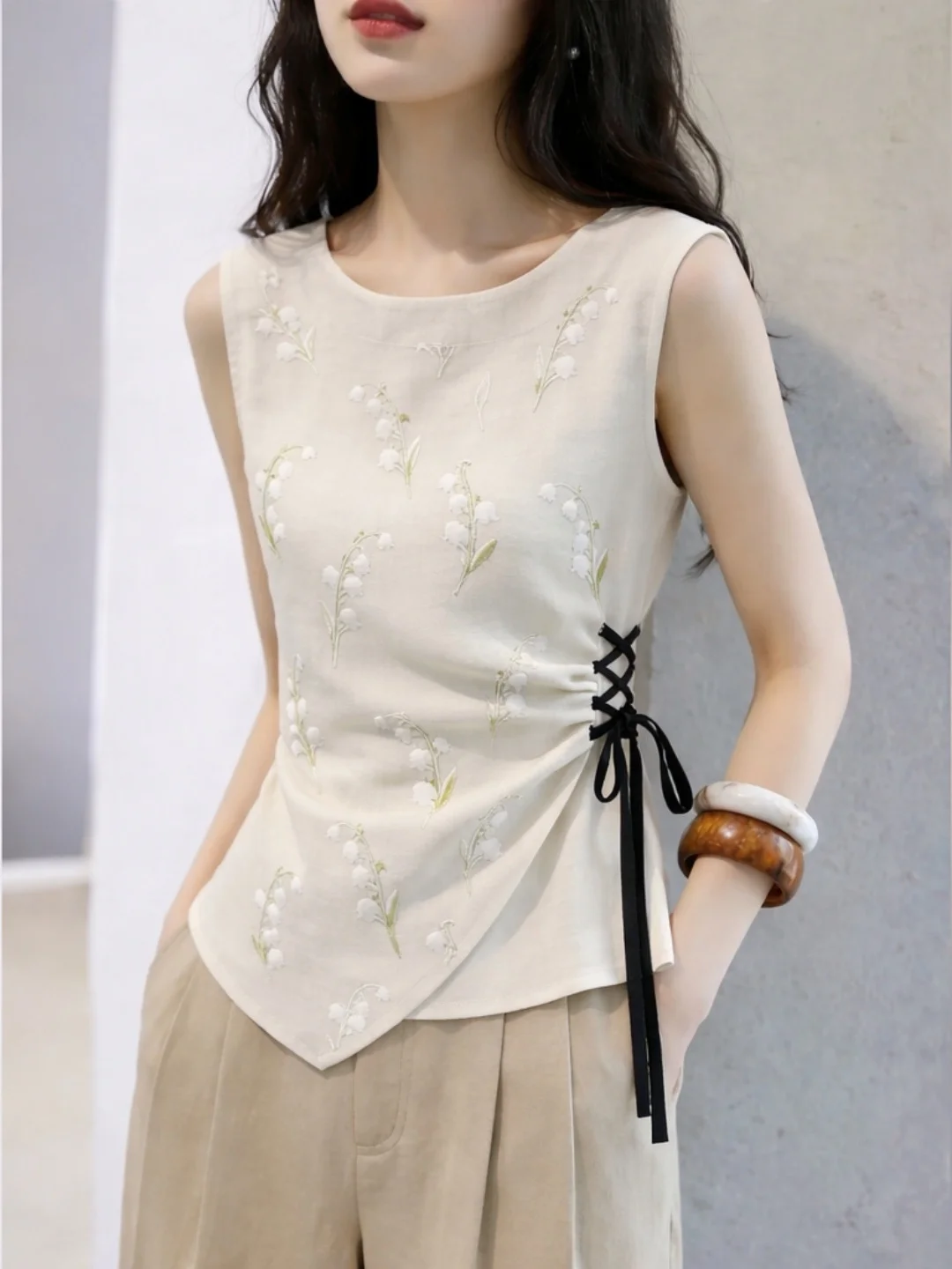 

Summer 2026 Casual Sleeveless Vest Women's Fashion Design Sense Waist-Cinching Belt Detail Commute Style Korean Straight Cut