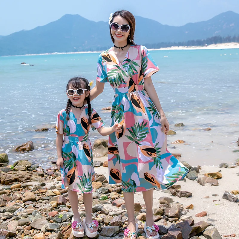 Family Matching Outfits Summer Beach Mother Daughter  Dresses Dad Son T-shirt & Shorts Family Look Couple Matching Outfit