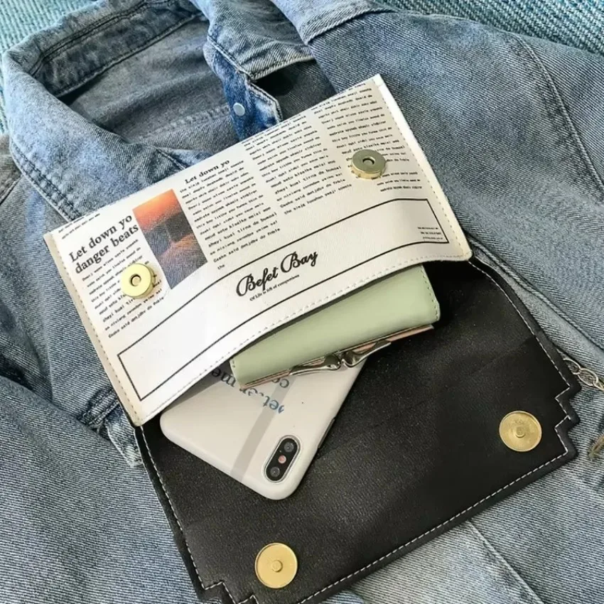 Creative New Women's Crossbody Bag Retro Newspaper Style Chain Bag Girl Temperament Packaging Gift Fashionable And Versatile