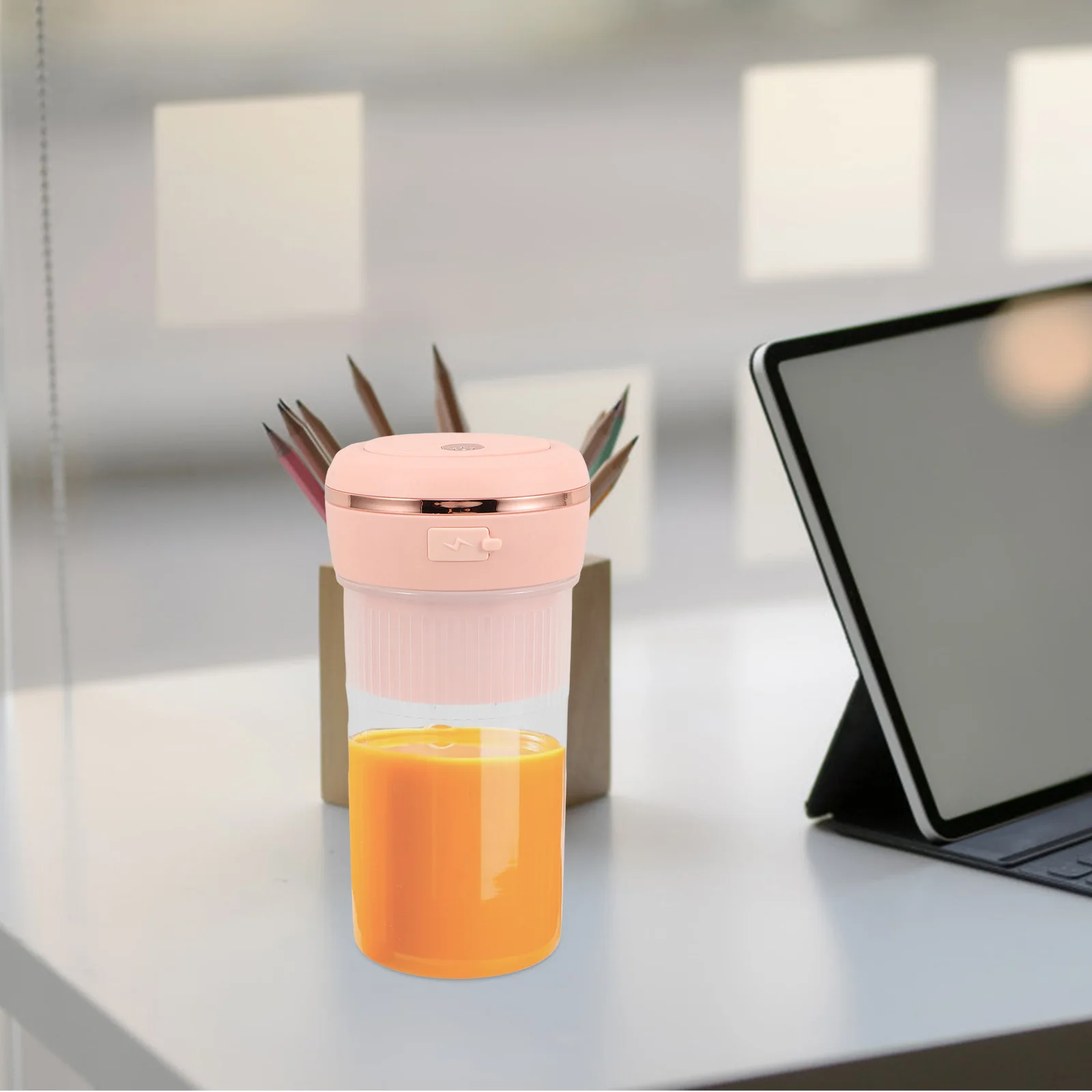 

USB Portable Juicer Portable Orange Small USB Rechargeable Automatic Fruit Juicer Cup Juice Blender Travel Home Office