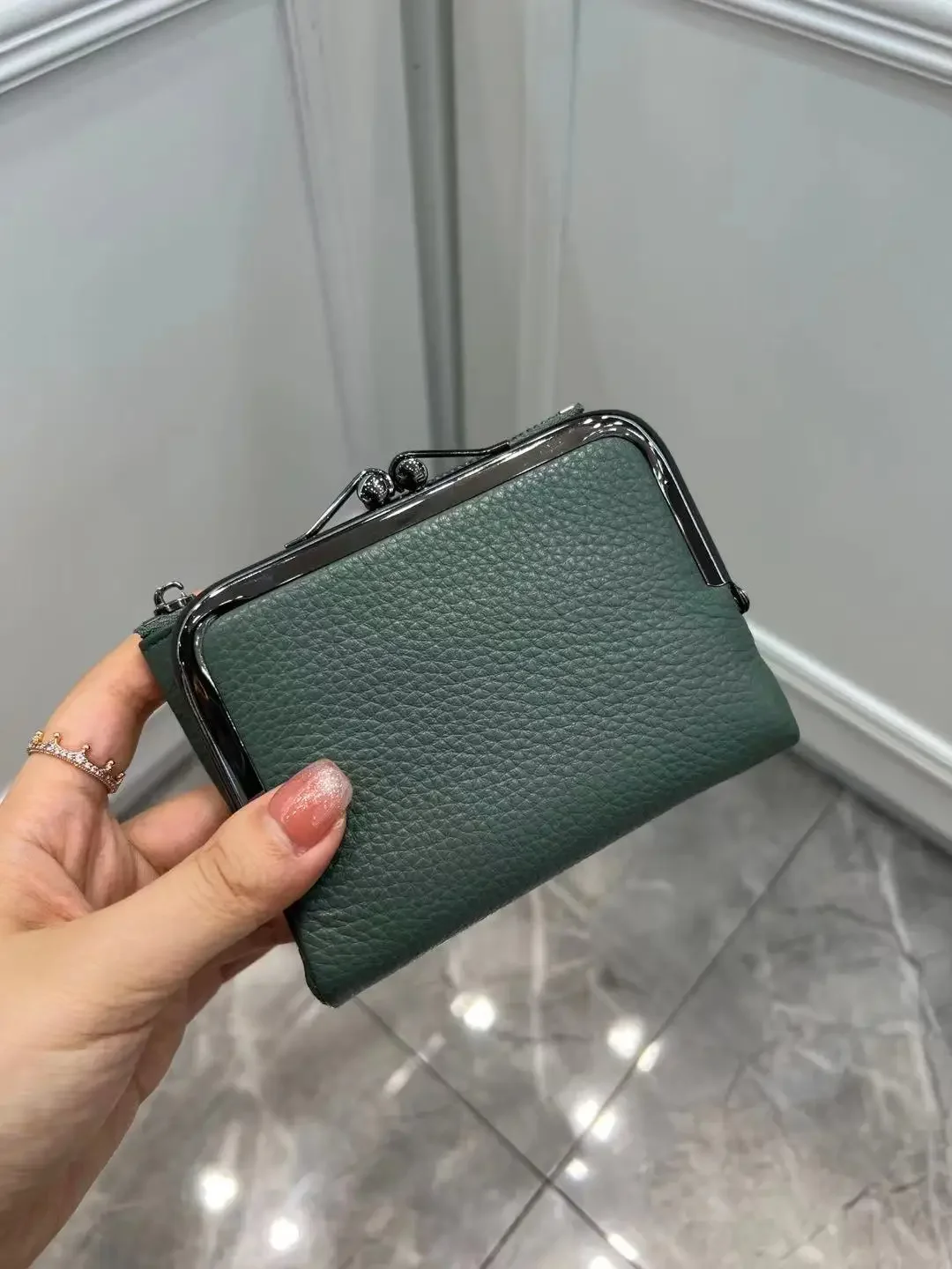 Monedero Retro de cuero genuino para mujer, cartera corta multifuncional con Clip, tarjetero, 2024