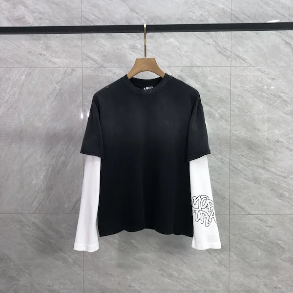 

Minimalist Letter Splicing Fake Two-piece Mertra Long Sleeved T-shirt for Men Women High Street Casual Vintage Do Old Hold Tops