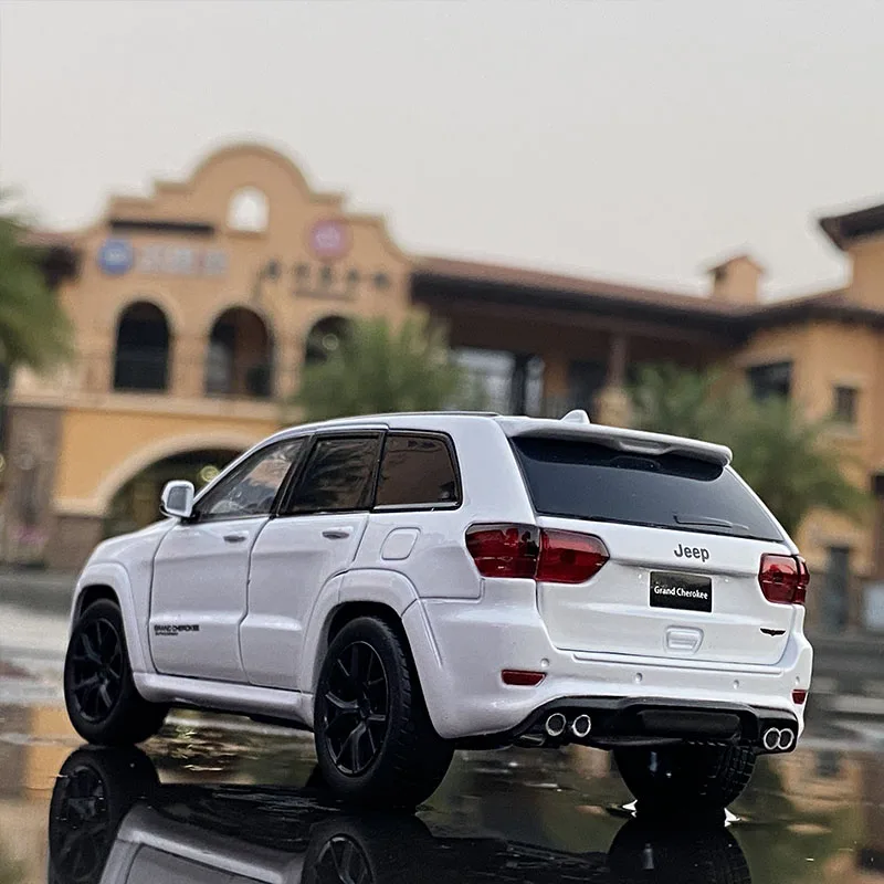 1:32 Jeeps Grand Cherokee aluminiowy Model samochodu Diecast imitacja metalu zabawka pojazd terenowy Model dźwięk i światło zabawki dla dzieci