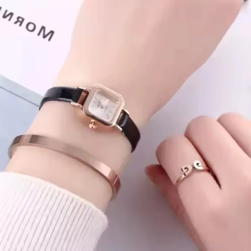 أفضل بيع 2025 ساعات نسائية أنيقة صغيرة مربعة حزام من الجلد السيدات ساعة اليد خمر فستان كوارتز ساعة Reloj Mujer