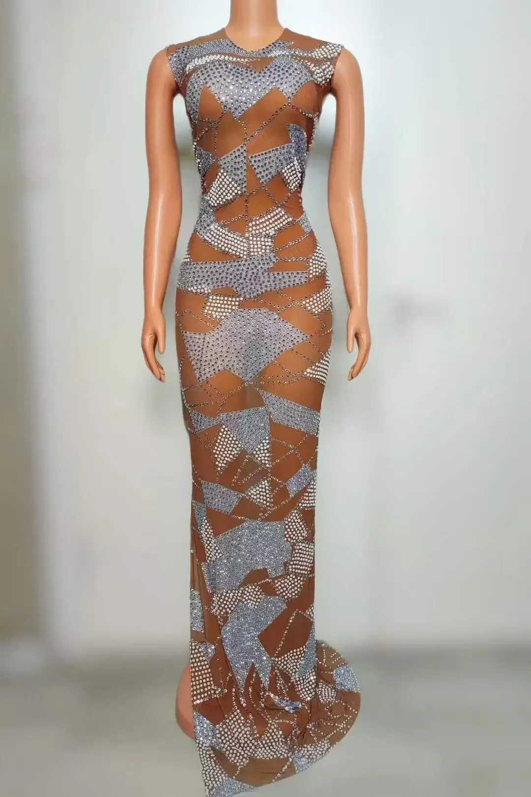 فستان مثير شفاف من خلال شبكة شفافة بطول الأرض للنساء بدون أكمام بحجر الراين الكامل مطرز بالخرز لامع لالتقاط الصور لأعياد الميلاد