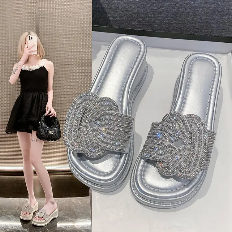 2024 Summer Thick Sole Slippers for Women Outwear Fashion Peep Toe Sandals Shining Crystal Wedge Platform Rhinestone Slippers