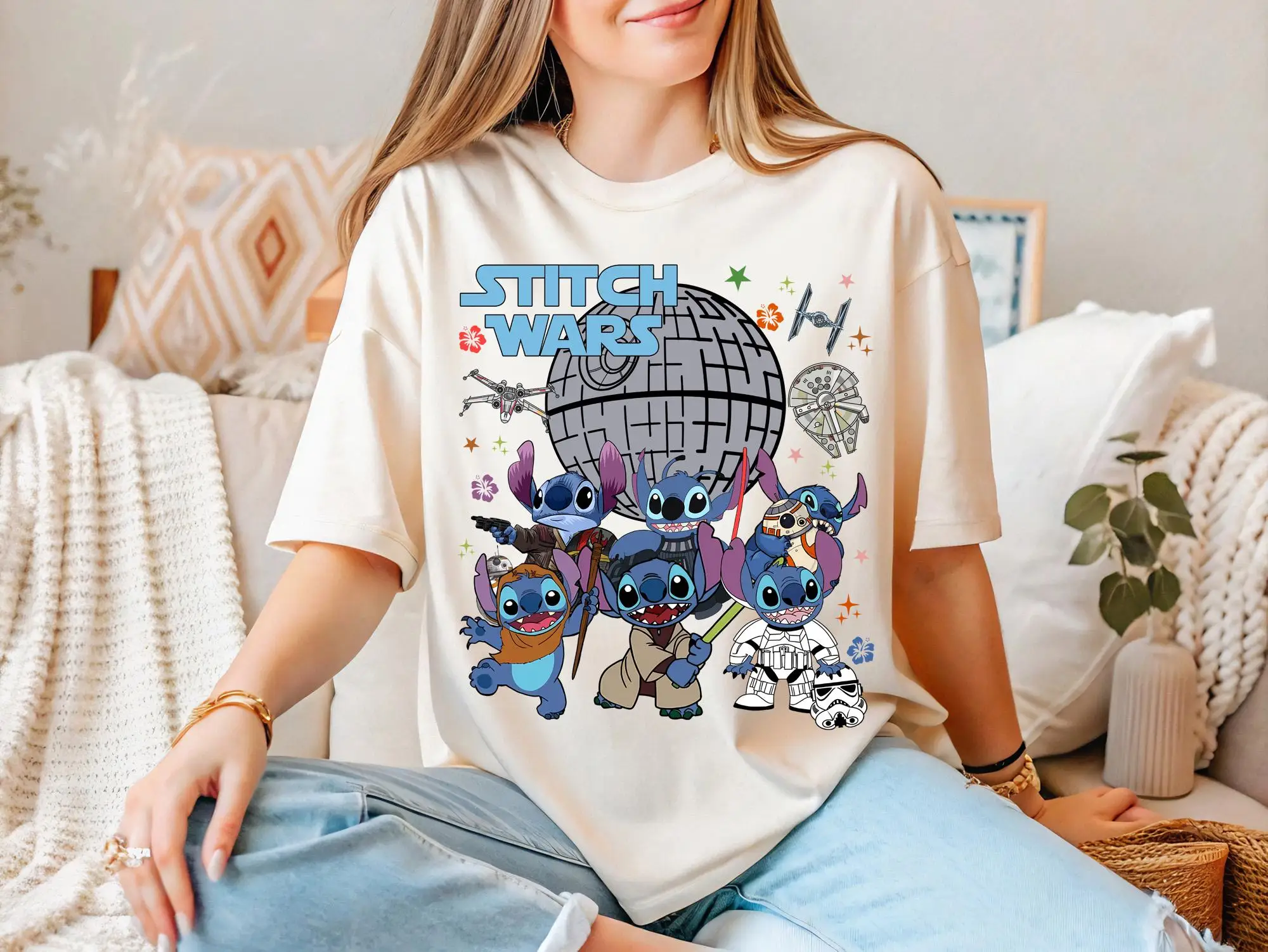 

2025 Disney Star Wars Galaxy Edge T-shirt with Disney Pattern Print Stitching Mandalorian Shirt Stitching Women's T-shirt