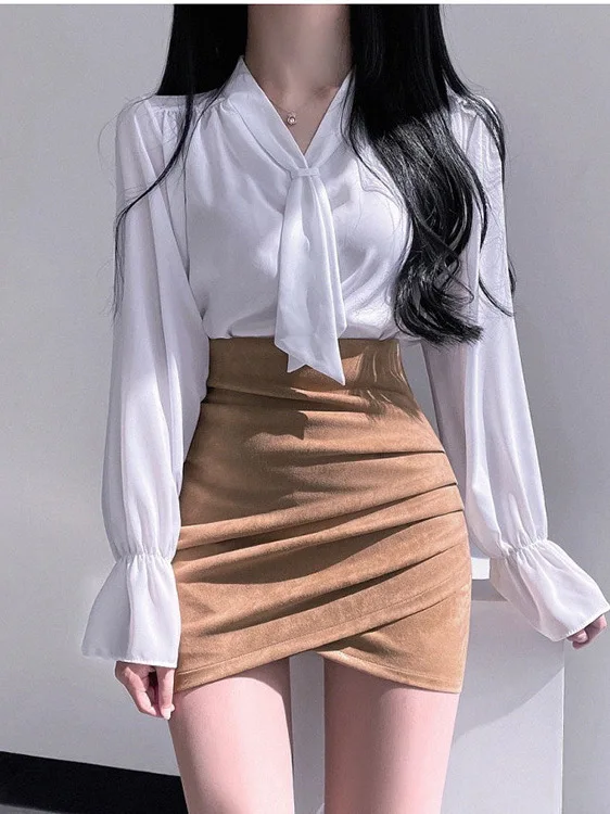 

Женская белая блузка с длинным рукавом, новинка 2025 года, модный профессиональный дизайн с V-образным вырезом, свободный крой, топ с завязками и кружевом