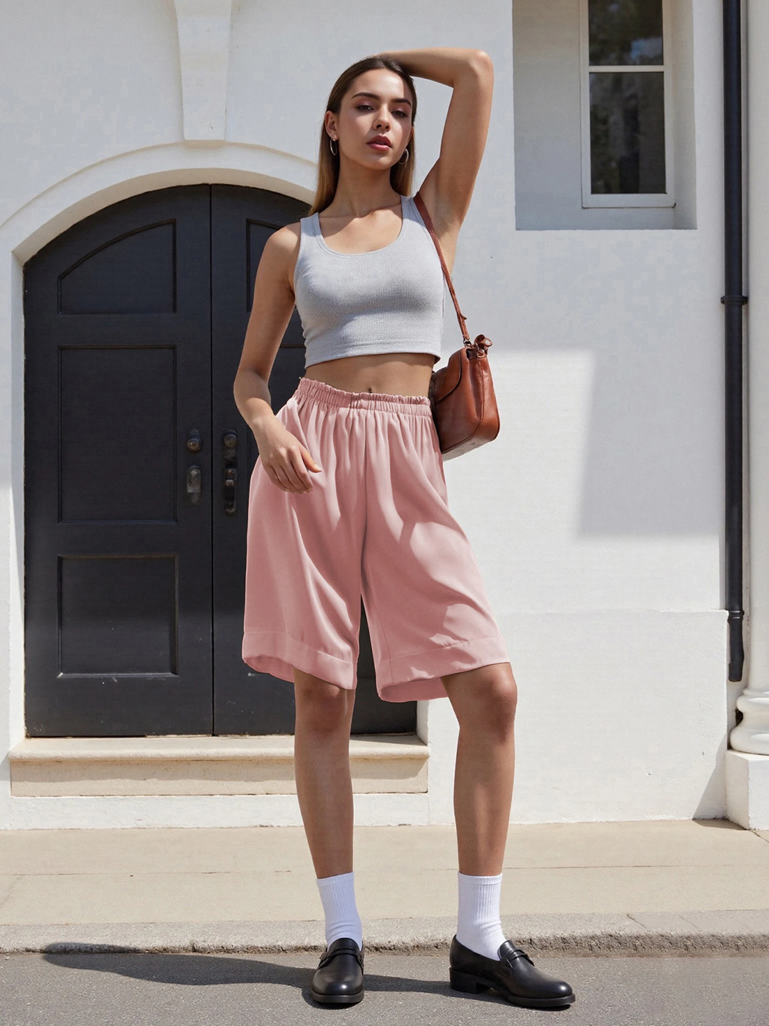 Pantaloncini fluidi al ginocchio da donna con tasche e elastico in vita - Pantaloncini setosi casual a gamba larga in tinta unita per l'estate