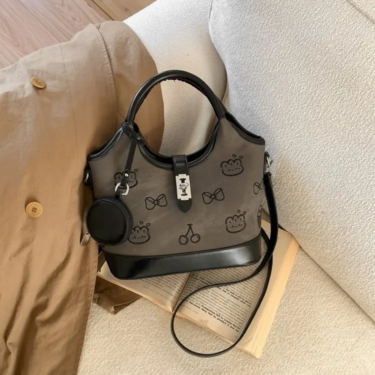

2026 New Arrival Korean Style Women's Retro Commuter Shoulder Bag, High-End Niche Design, Versatile Crossbody Handbag
