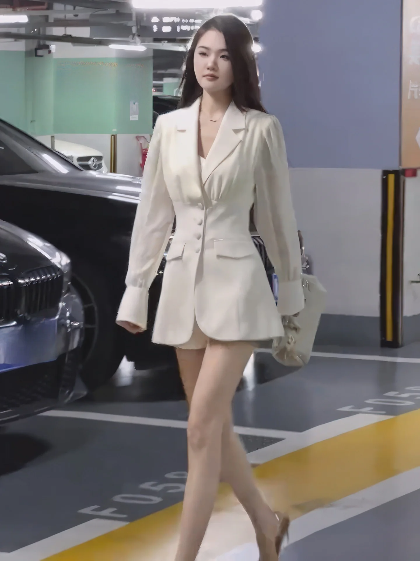 

Корейский модный комплект: женский костюм-двойка весна 2026, новинка, с широкими брюками на высокой талии и утягивающим топом на пуговицах