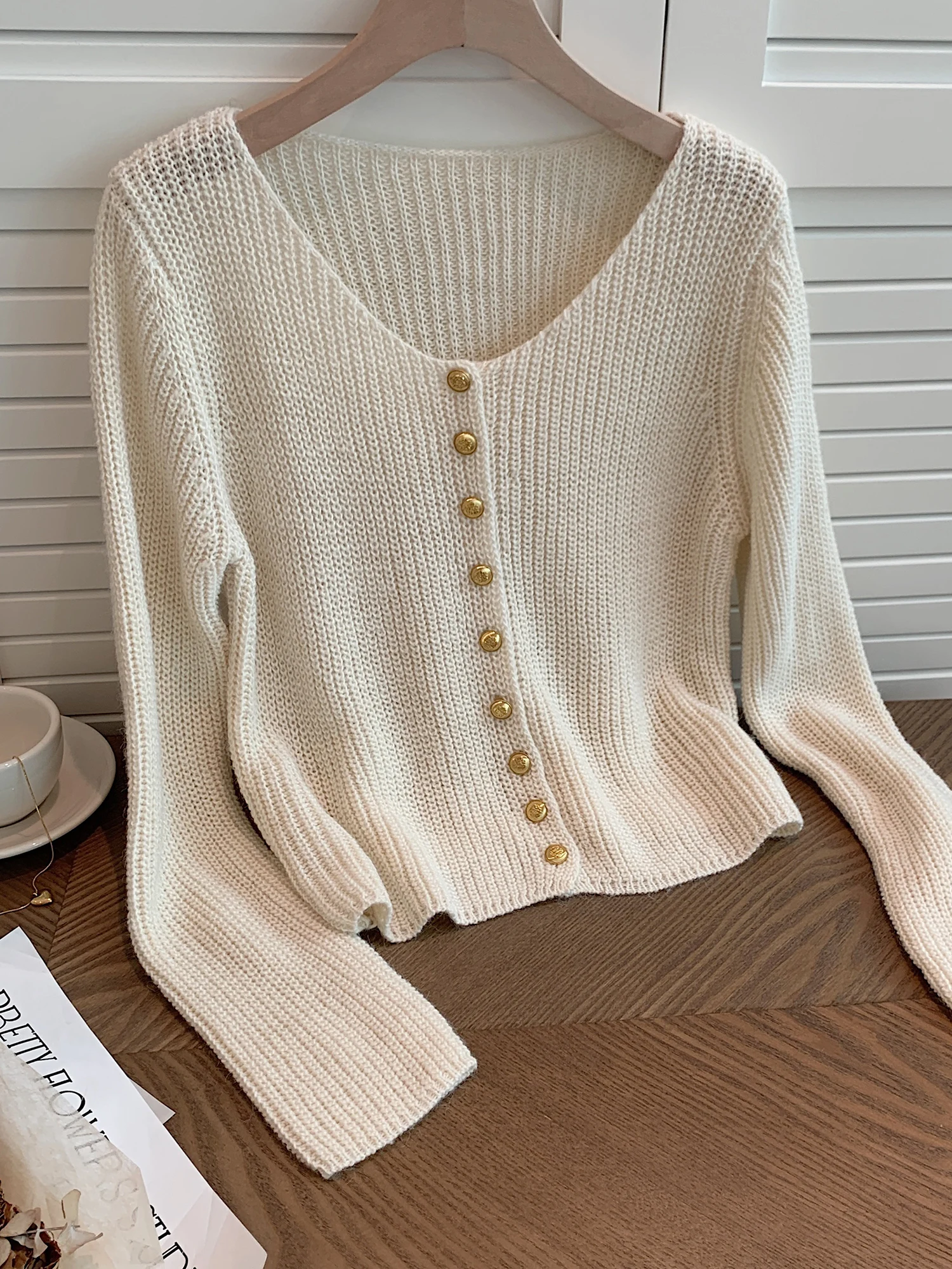 

Женский мягкий вязаный кардиган Uniko бежевого цвета с круглым вырезом, длинными рукавами, на пуговицах, в корейском стиле, для ношения под одеждой