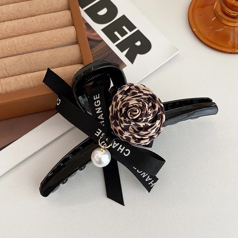 1 Stück elegante Vintage-Haarspange mit Leopardenmuster, Rosenperlen-Haifisch-Clip, stilvolle Haarspange für den Hinterkopf, exquisite Haarklammer