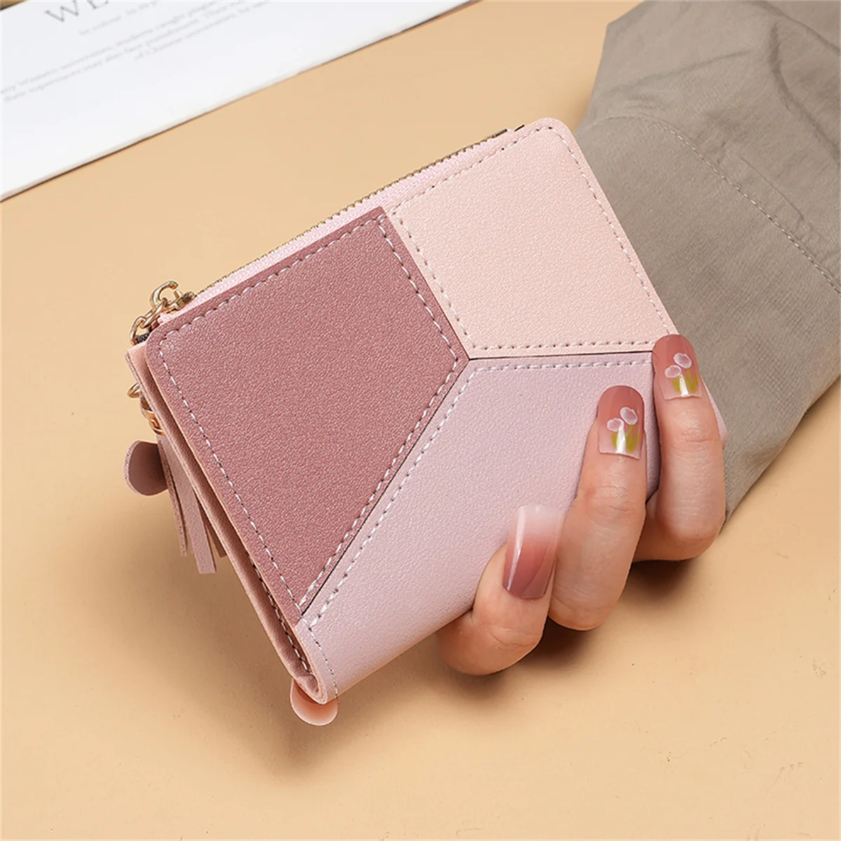 Dompet wanita pendek versi Korea baru dari kolase warna rumbai ultra-tipis dompet lipat dua tas kartu dompet pengganti wanita segar