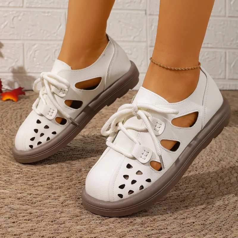 

Летние женские модные сандалии с перфорацией, кожаные туфли для ходьбы, удобные мягкие кроссовки на плоской подошве, повседневные дышащие кеды