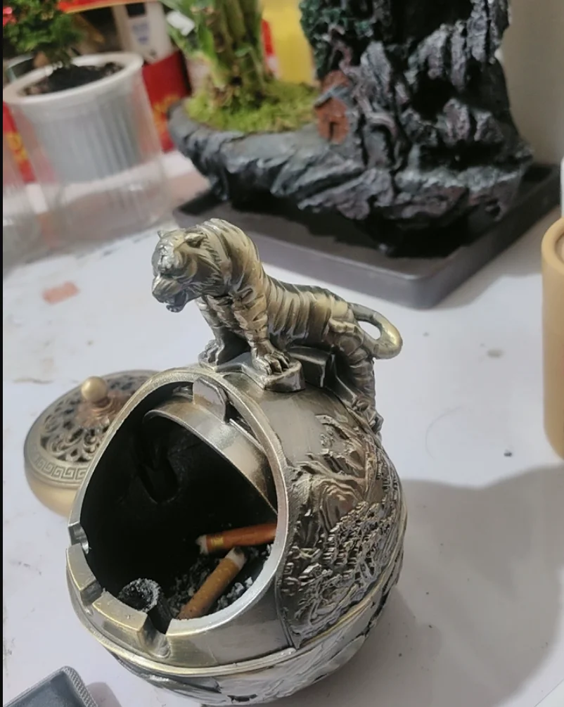 Chinese Style Zodiac Ashtray Office Anti Fly Ash Ashtray Decorative Ashtray with Lid Living Room Desktop Decoration