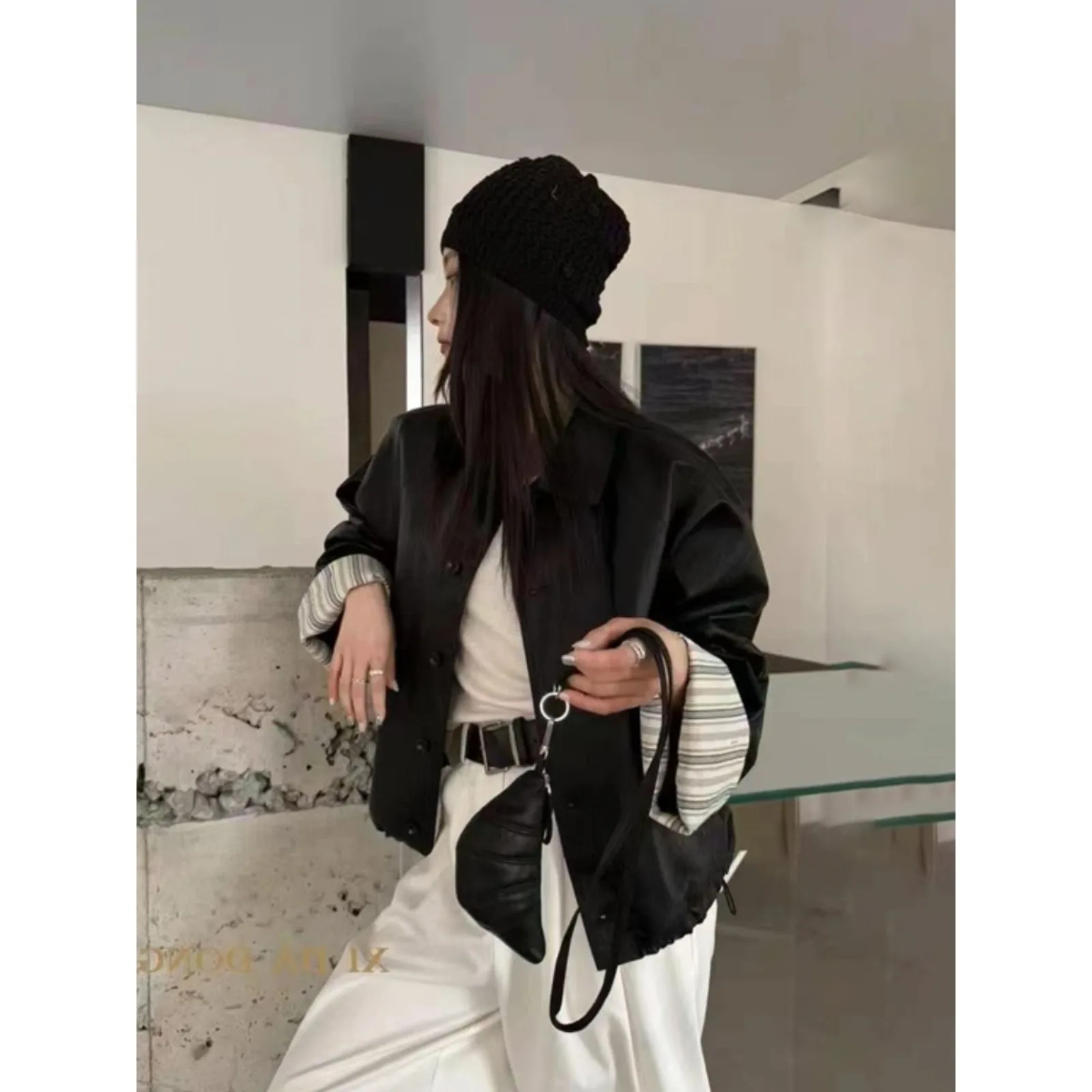 معاطف نسائية من الجلد الصناعي سترة من البولي يوريثان بياقة مقلوبة وأكمام طويلة واحدة الصدر فضفاضة ملابس الشارع الشهير لخريف وشتاء 2025 #2