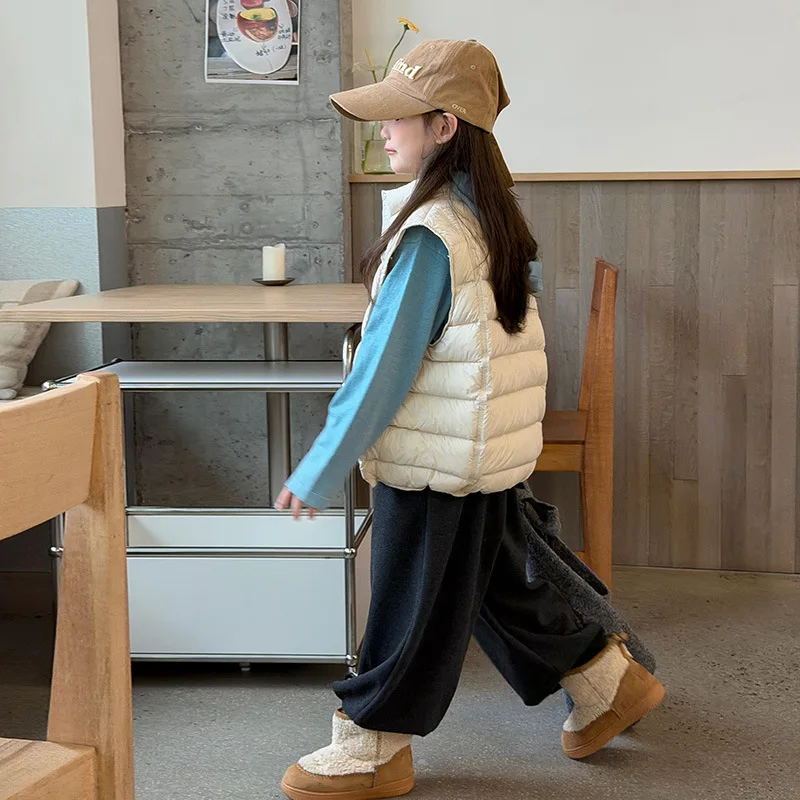 New Style of Children's Clothing: White Duck Down, Grid Lock Down, Standing Collar, Windproof, Loose Down, Vest, and Shoulder