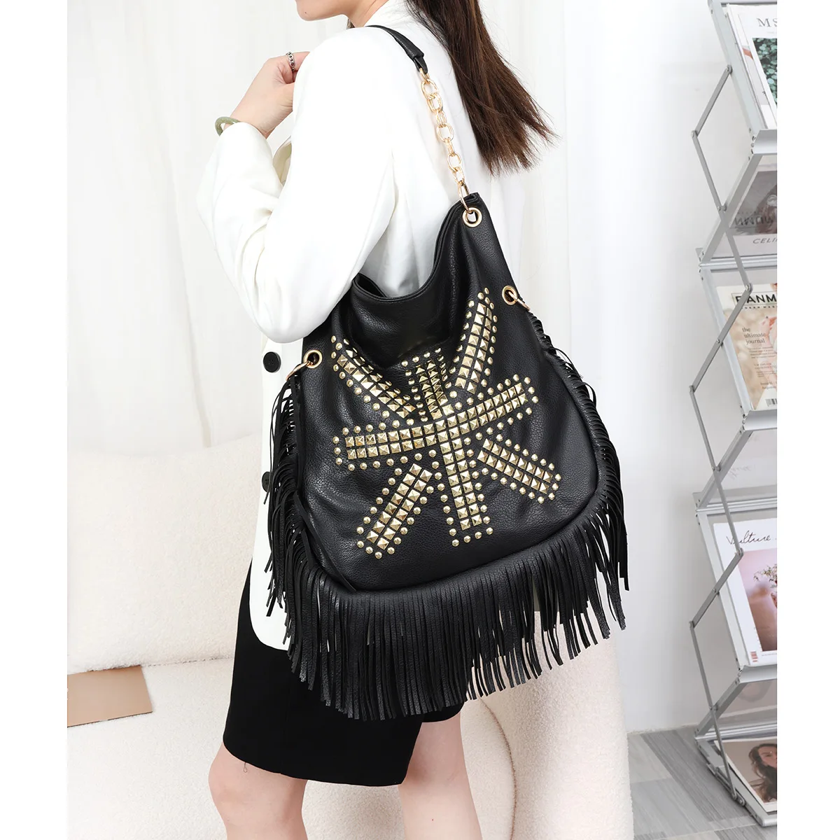

Spring Summer Large Capaci Trendy Rivet Tassel Soft Leather Handbag Single oulder Slant Bag for Women Commute Universal