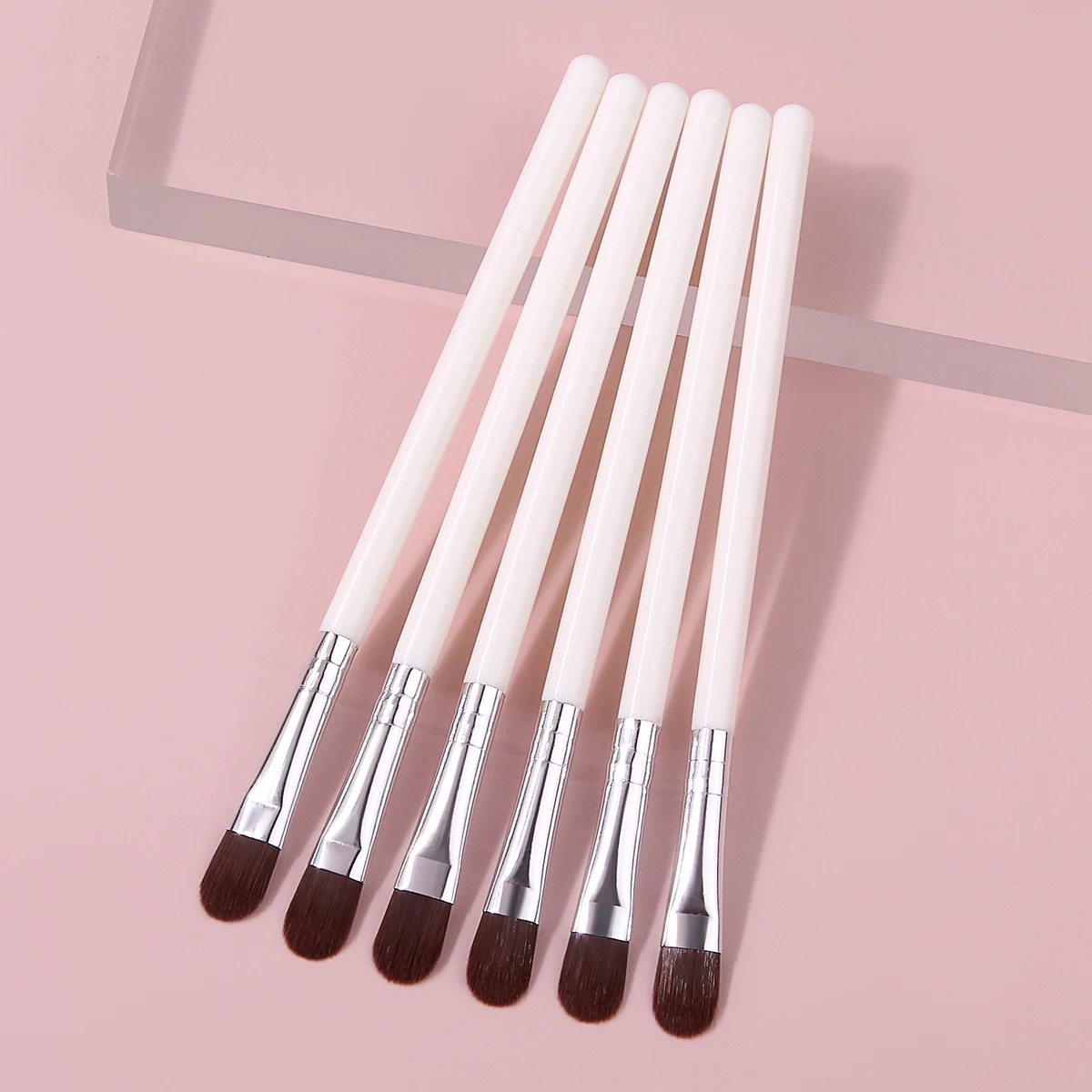 6PCS Eyeshadow Brush Set,Lightweight Thin Design for Even Base Color Layering&Smooth Eyelid Wash,Makeup Supply&Travel Touch-Ups