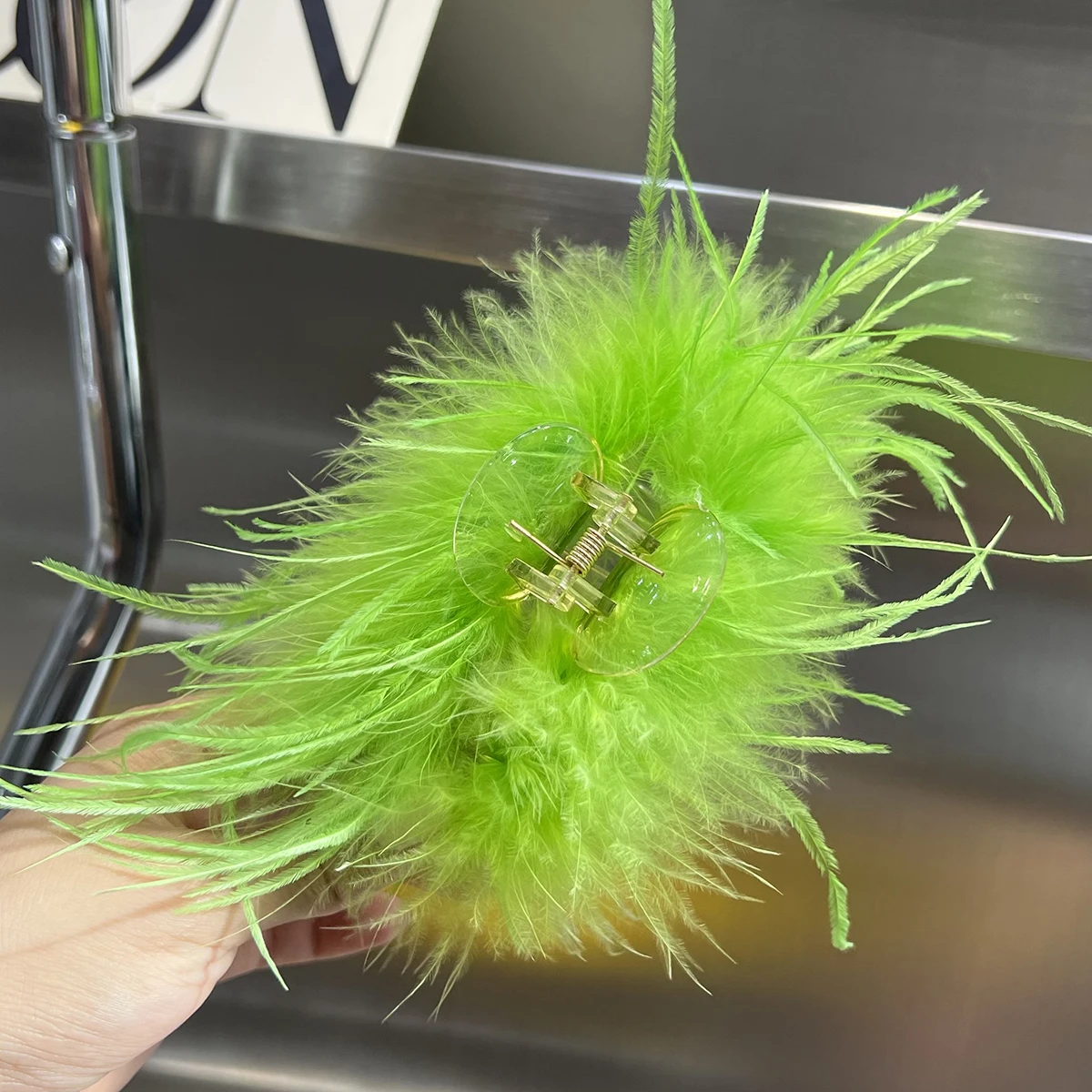 

Женская заколка для волос со страусиными перьями, заколка для волос в виде акулы, изысканная заколка для меха, прочная ручка, женские головные уборы для женщин