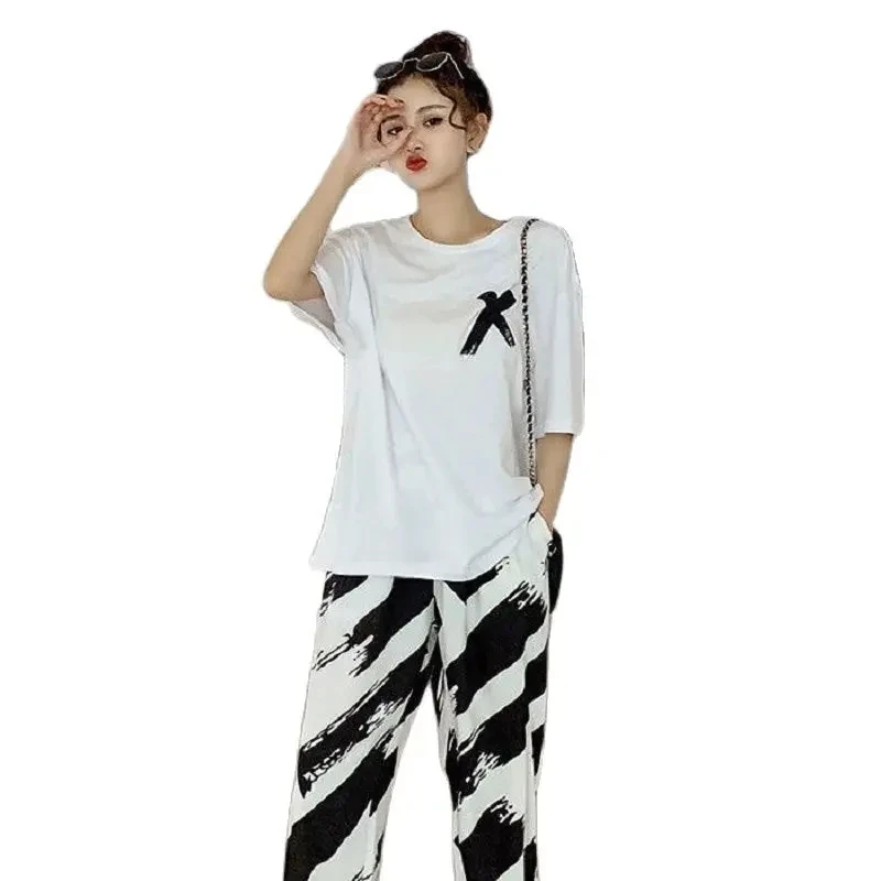 

Suit Summer 2024 New Fashion Suit Female Korean Version Of Two Piece Set Women Short-sleeved T-shirt + nine-Point Casual Pants