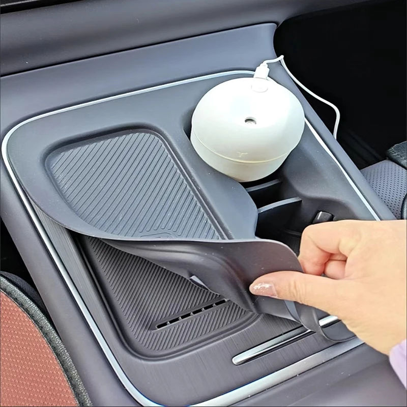 

For Leapmotor C10 2024 2025 2026 Car Central Control Wireless Charging Silicone Pad Water Cup Holder Pad Interior Accessories