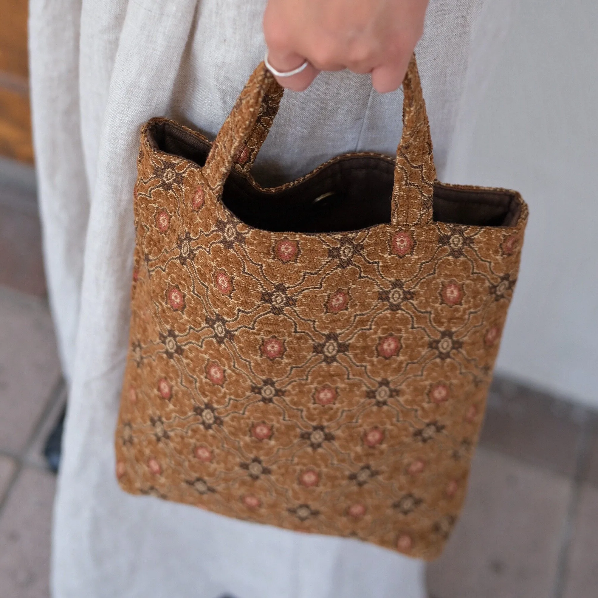 vintage-chenille-diamond-geometric-jacquard-tote-bag-for-women-large-capacity-square-handbag-with-magnetic-snap-closure-bag