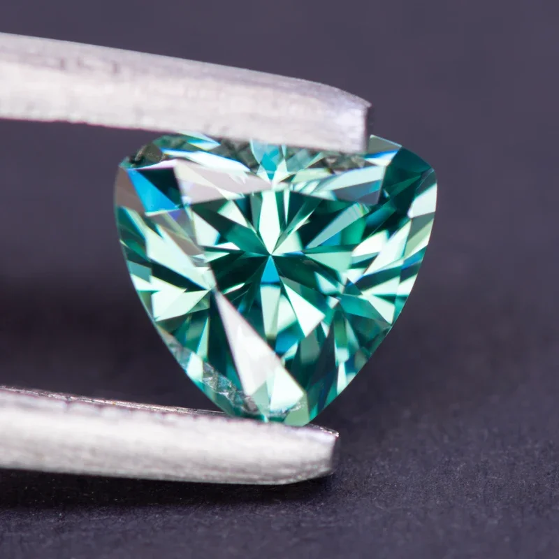 Moissanite Trillyon Shape Emerald Green Primary Color VVS1 Charms Beads for DIY Jewelry Making Necklace with GRA Certificate