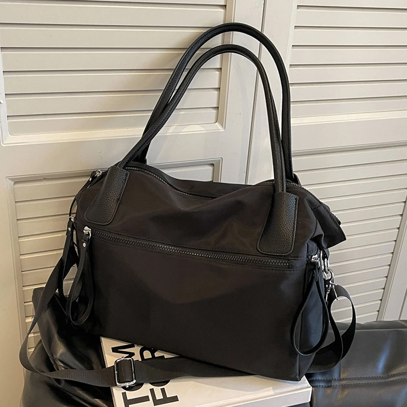 

Men's large capacity handbag, black shoulder bag, zipper closure, diagonal travel bag, fitness bag