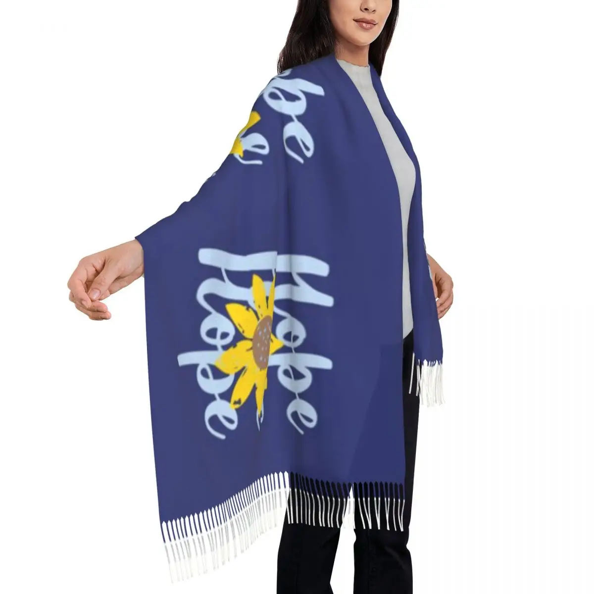 

Шаль Bloom With Hope Шарф с кисточками