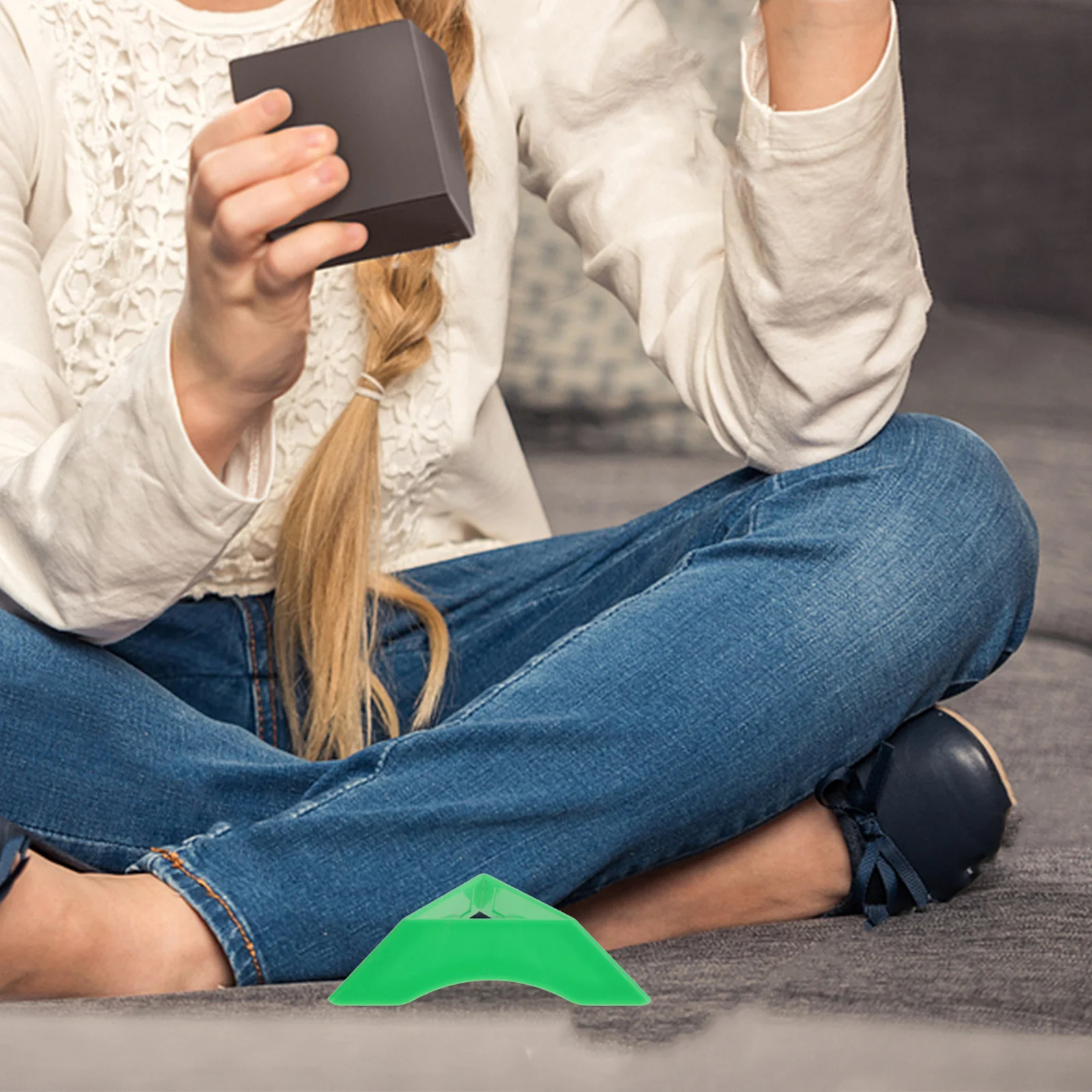 

20Pcs Colorful Triangle Base Cube Display Holder Tripod Stand for Puzzles Phones Tablets Desktop Display Frame Accessories