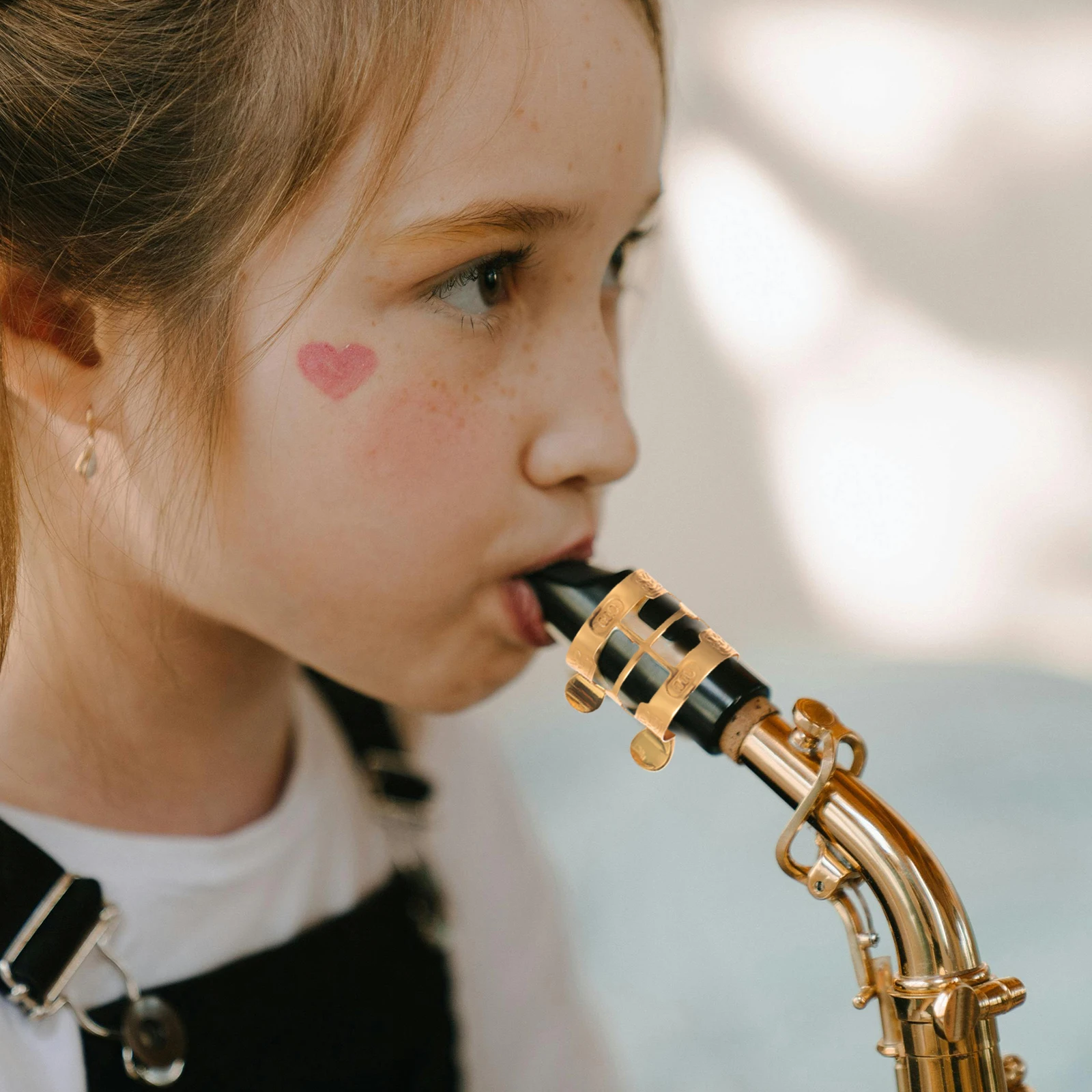 

Saxophone Mouthpiece Fastener Clip Accessories for Gold Card Base Alto Holder Instrument Parts Copper Lacquered Ligatures