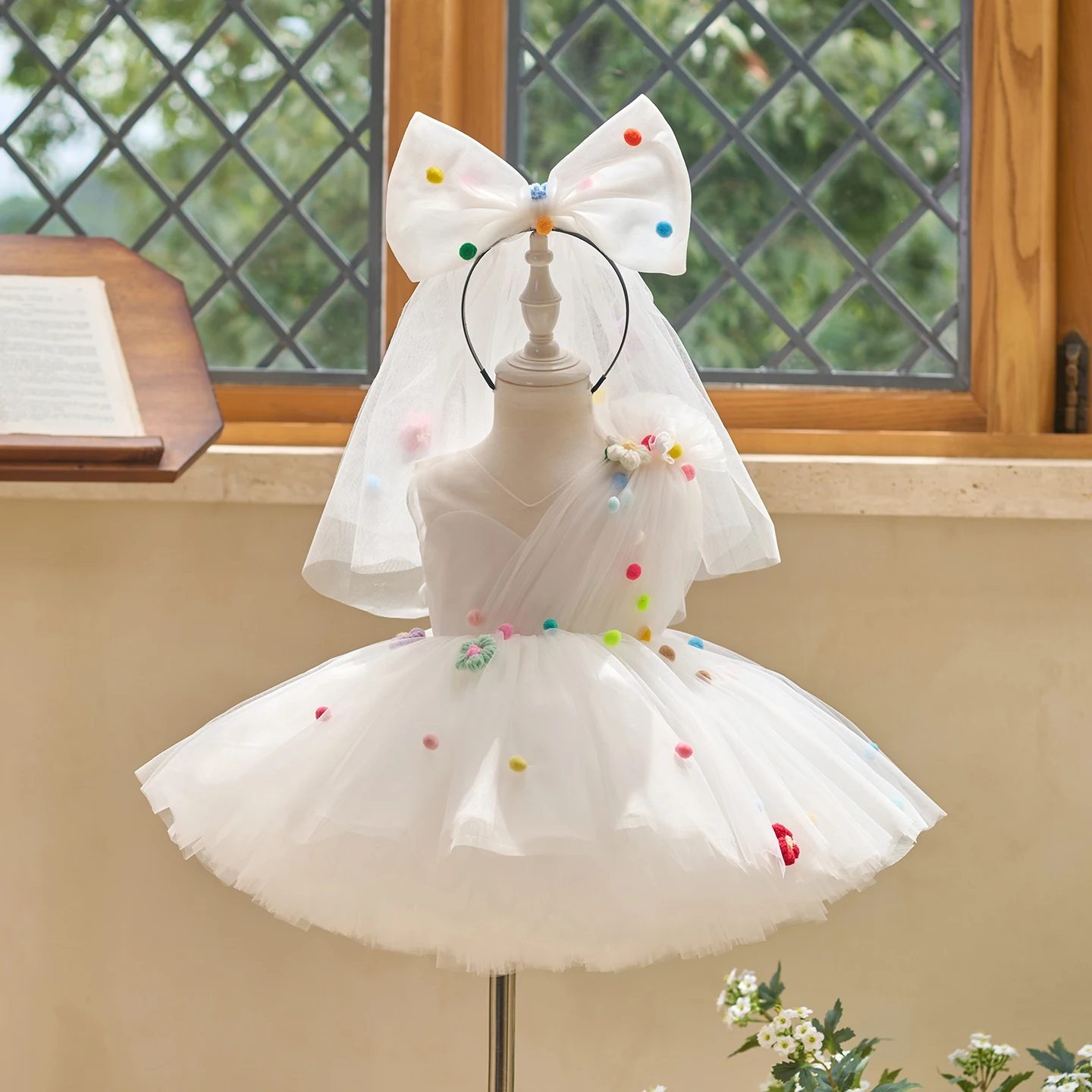 Candy-colored sweet-style tulle princess dress for little girls; flower girl formal gown for baby’s first birthday party.