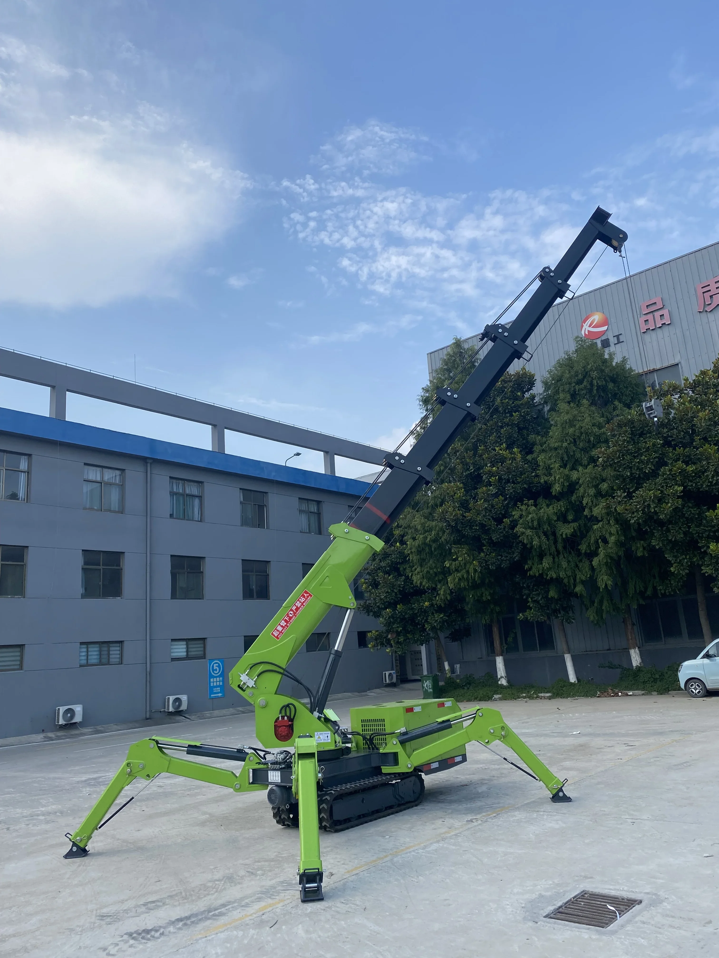 2024 New Product Small Spider Crane Crawler Diese Spider Crane With Basket Flying Arm Accessories