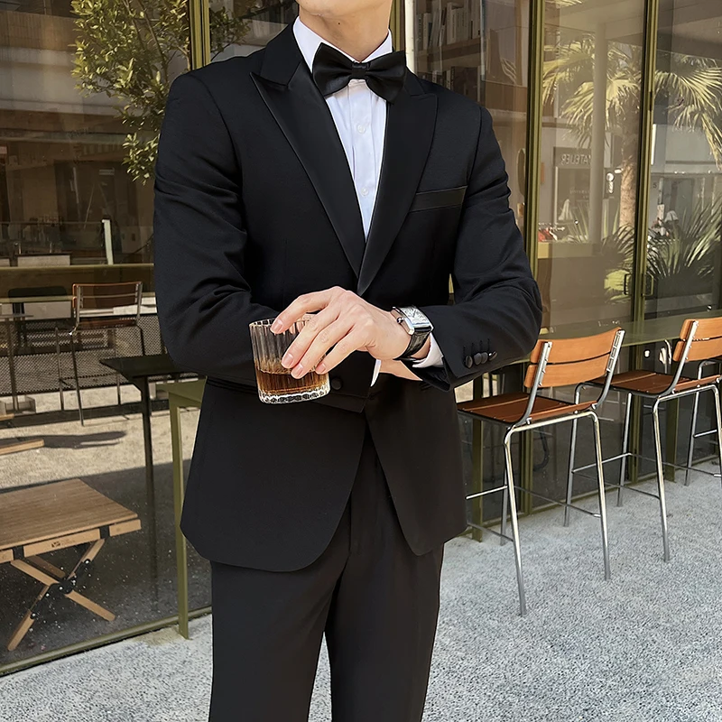 

High-quality, fashionable and stylish wedding banquet high-end formal wear, double-buttoned suit set, gun lapel suit, master of