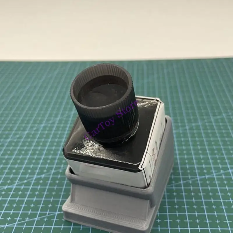 Anti-tip opbergbasis voor het veilig opbergen waterverzachterflessen in modelwerkplekken