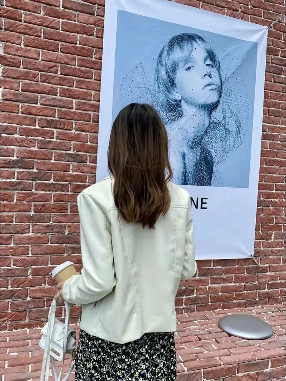 Cappotto da donna in pelle artificiale Pu corto 2025 Primavera e autunno Nuova giacca con risvolto da motociclista bella vestibilità slim popolare High Street