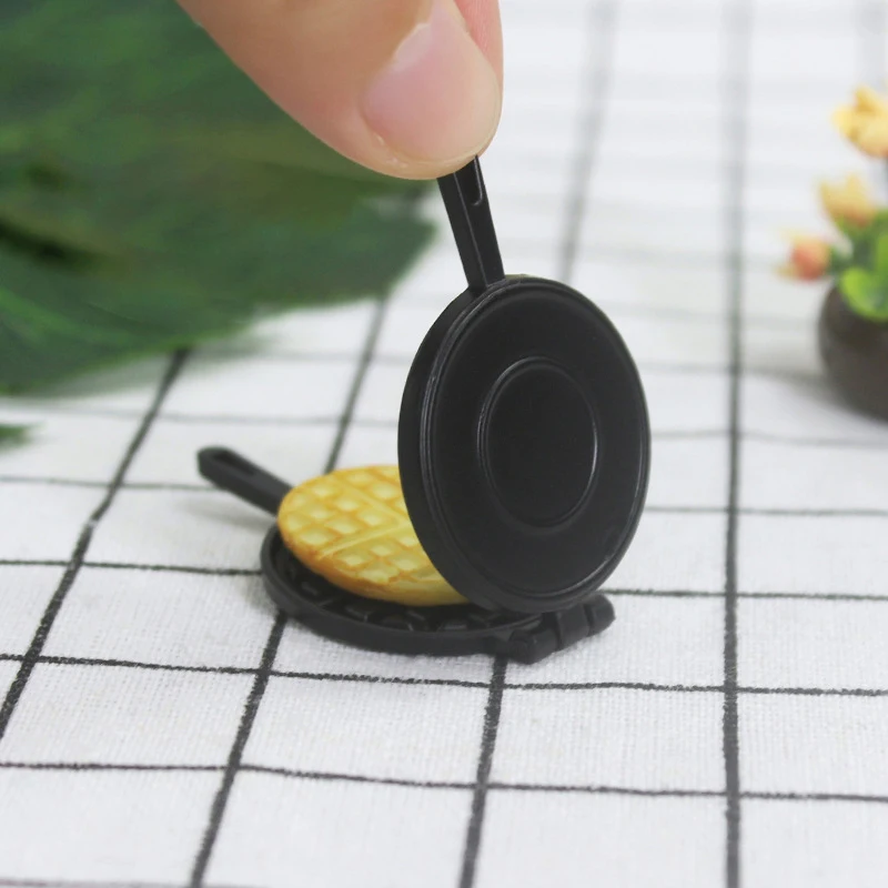 Miniature Food Play Creative Scene Model Doll House Accessories Mini Waffle Mold