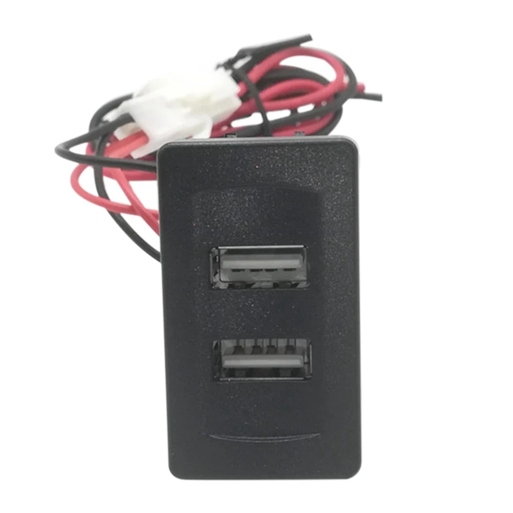 Автомобильное зарядное устройство с двумя USB-портами, 40 х18 мм