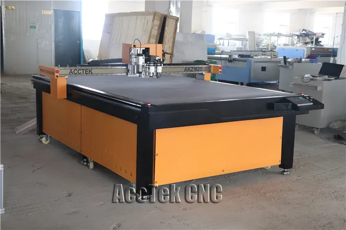 CNC Oscillating Vibration Knife เครื่องตัดอัตโนมัติ Creasing เครื่องตัดกล่องกระดาษแข็งดิจิตอลขนาดเล็กกล่องตัวอย่างเครื่องทํา