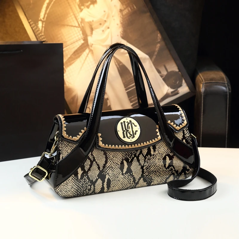 Snake Pattern 2024 New Fashion Large Capacity Middle aged Mom\'s Bag Women\'s Bag Atmosphere High end Crossbody Handbag