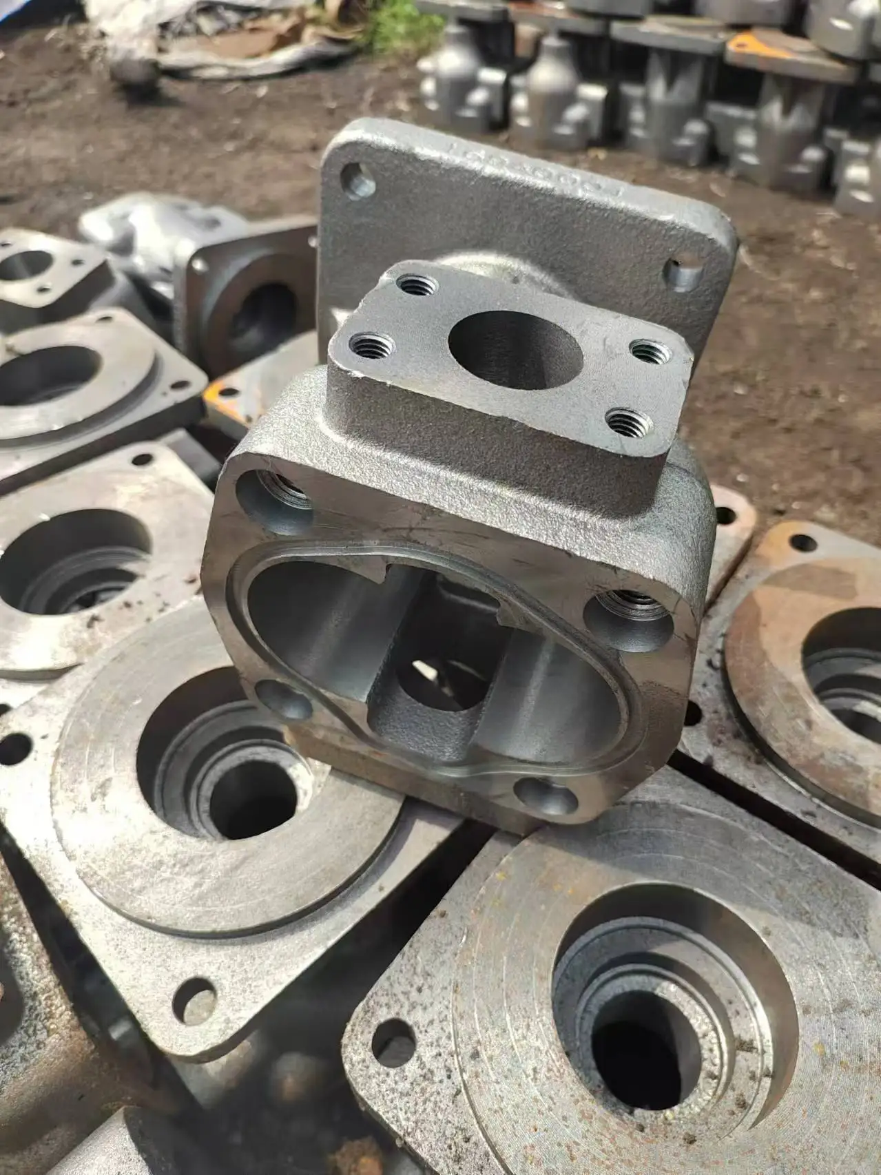 Custom Iron Sand Casting for Agricultural Machinery, Construction Machinery, Industrial Equipment, Automotive and Motorbike Part